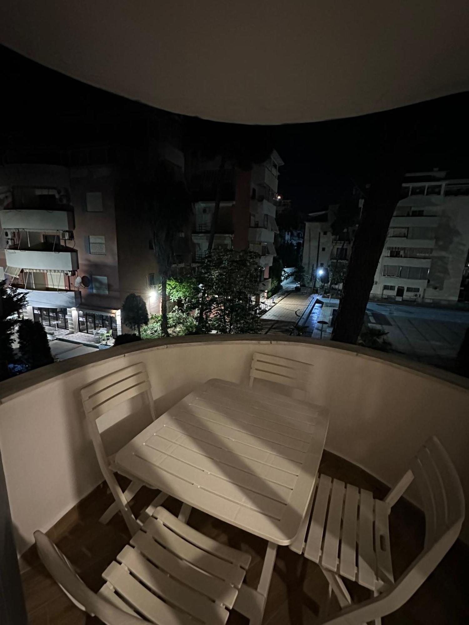 Teo's * Golem (Tirana)